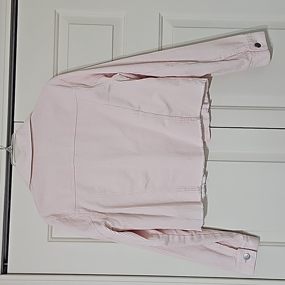 Size Large Cropped Button Down Jacket - Picture 3 of 3